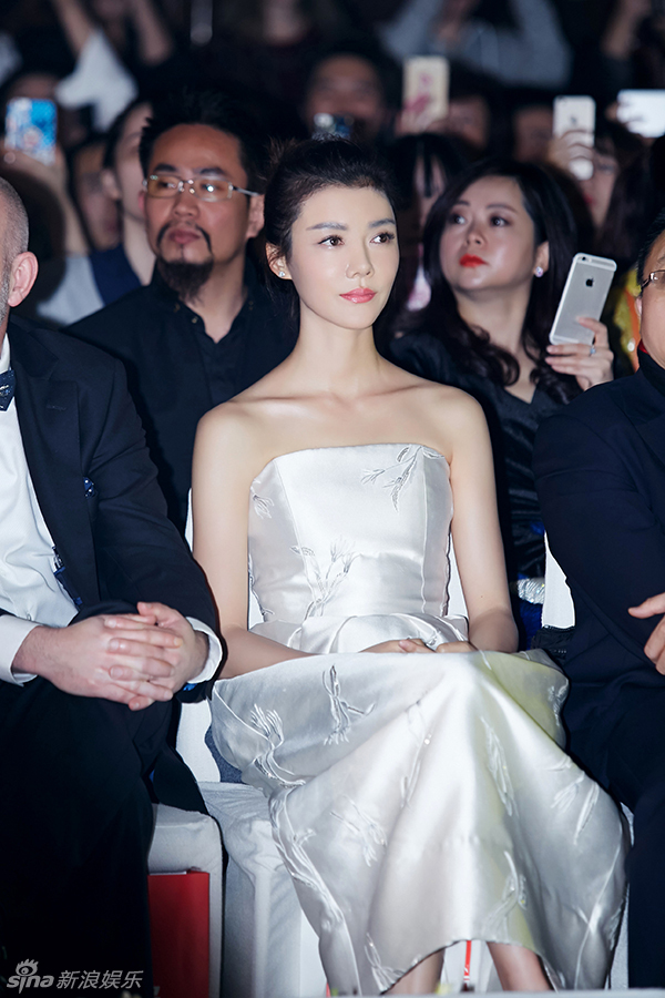 车晓淡雅亮相外滩盛典