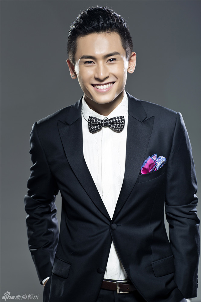 张哲瀚型男范儿写真帅气有魅力