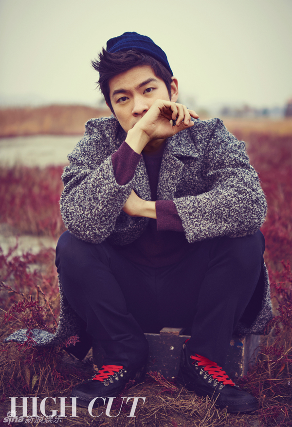 新浪娱乐讯 近日,韩国乐队张基河与脸孔们的主唱张基河为时尚杂志拍摄