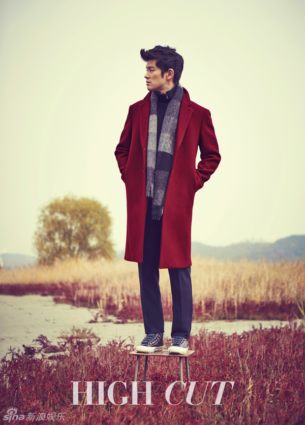 新浪娱乐讯 近日,韩国乐队张基河与脸孔们的主唱张基河为时尚杂志拍摄