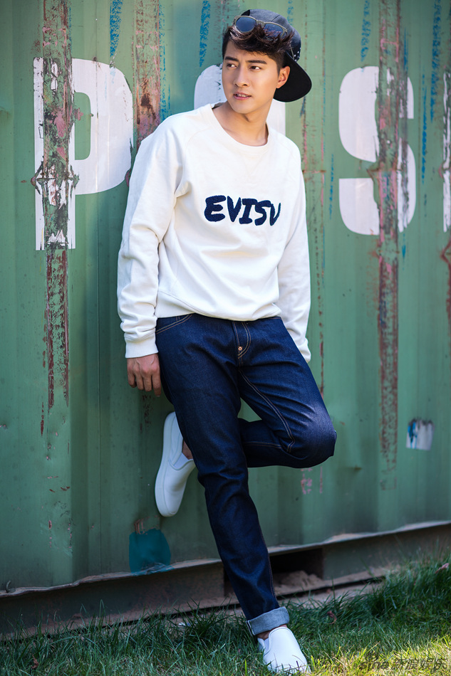 郭家豪曝小清新写真 阳光帅气如邻家男孩