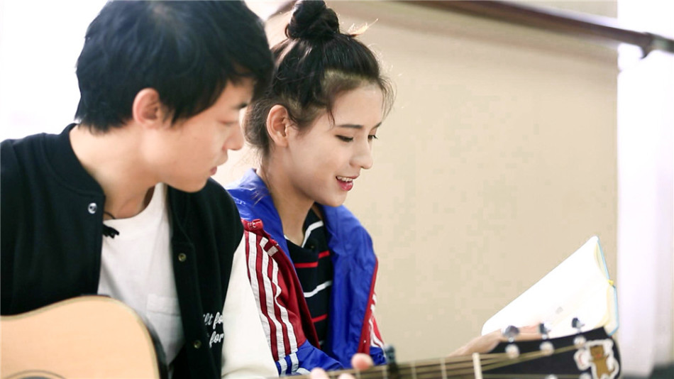 组图:一年级刘芸赞同校园恋爱 袁姗姗不八卦_高清图集_新浪网