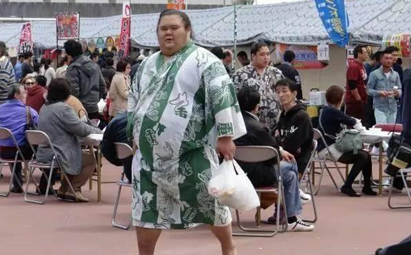 组图:日本最萌相扑手成网红  神似肉版蜡笔小新