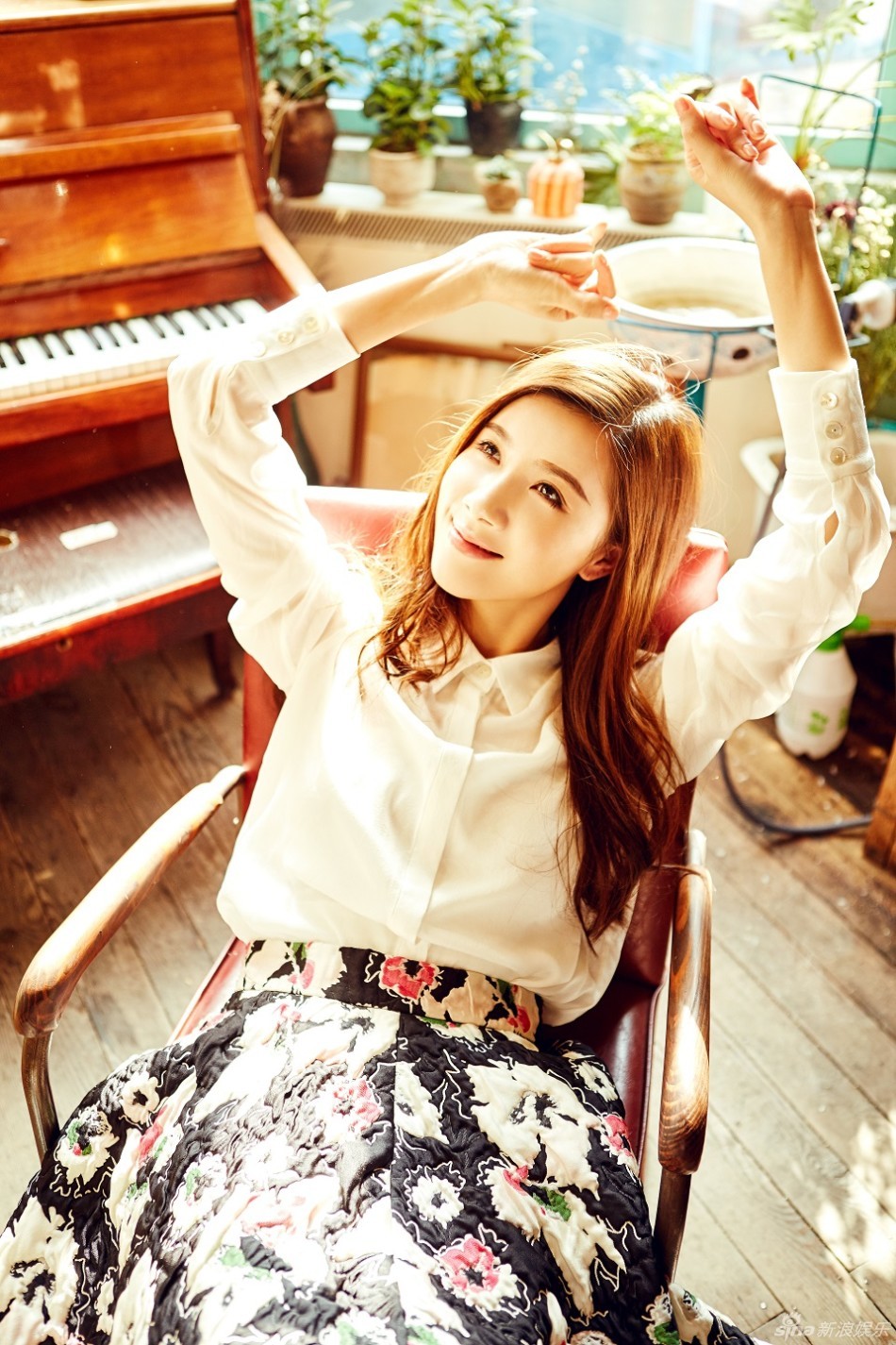 徐立唯美写真曝光 印花裙安静慵懒文艺范