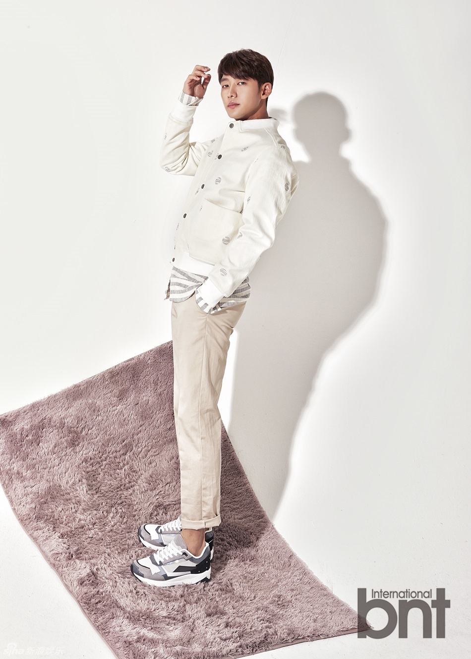 组图:韩星李太成拍写真 展成熟硬汉柔情一面_高清图集_新浪网