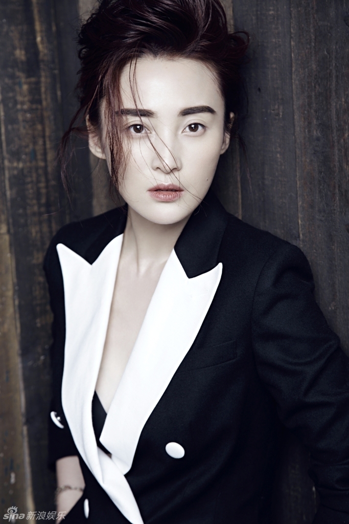 组图:蒋勤勤百变造型大片曝光 薄纱显魅惑