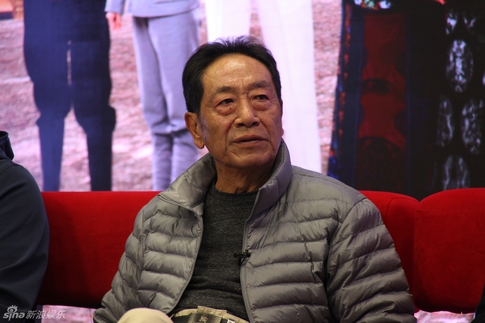 新浪娱乐讯 电视剧《大秧歌》正在热播,近日,编剧兼导演郭靖宇与主演