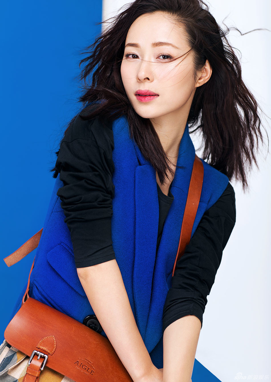 组图:江一燕潮范俏皮登封面 自侃"小仙肉"_高清图集_新浪网