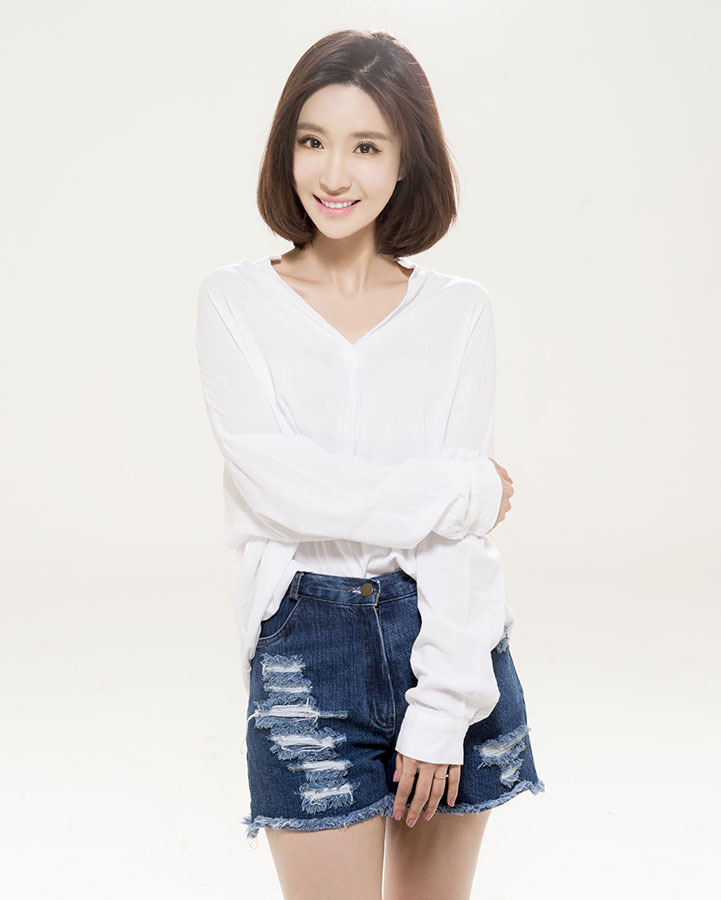 组图:马晓灿短发写真曝光 率性干练清纯洒脱_高清图集_新浪网