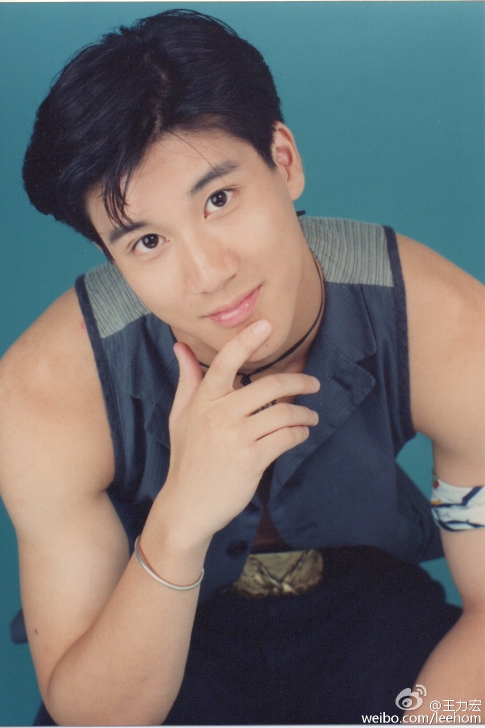 新浪娱乐讯 4日晚,王力宏晒出一组旧照,并配文"来自1995年,我第一次进