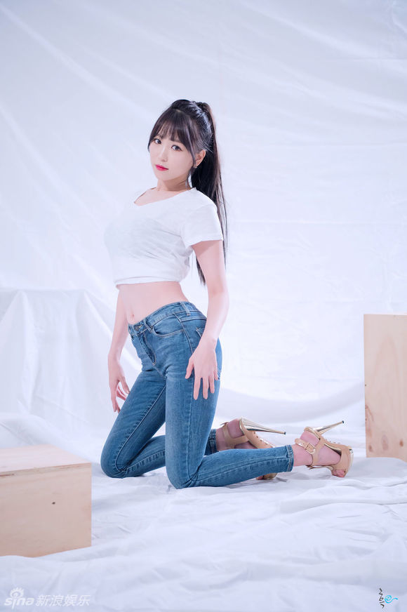 李恩惠蛮腰双峰抢镜