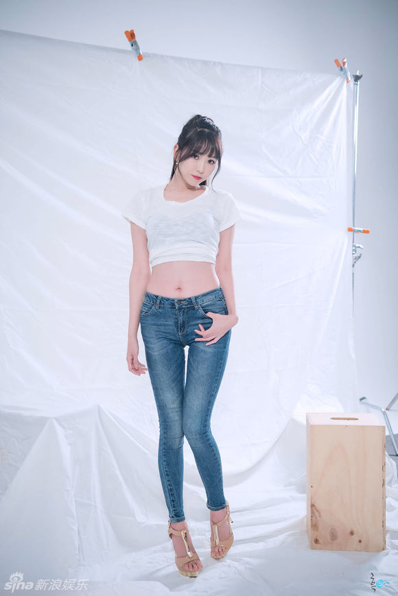 组图:性感女郞李恩惠玉腿纤细 蛮腰双峰抢镜_高清图集_新浪网