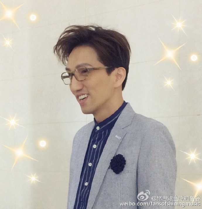 组图:林志炫录制《上春晚》 灰色西装显儒雅_高清图集_新浪网