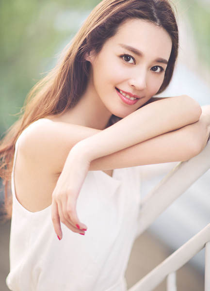 组图:吴佳尼全新写真曝光 甜美笑容展清丽之美_高清图集_新浪网