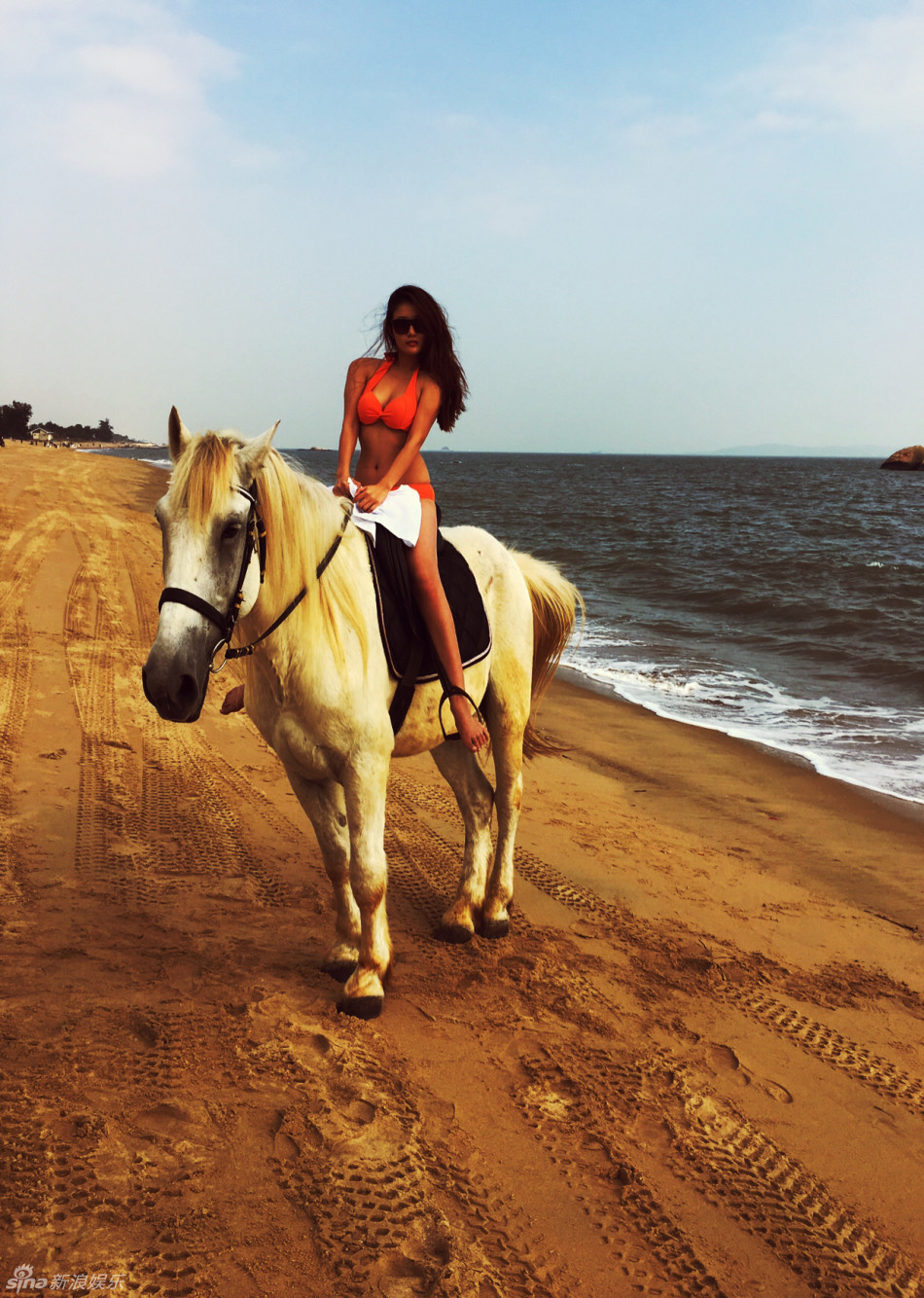 孙敬媛骑马照