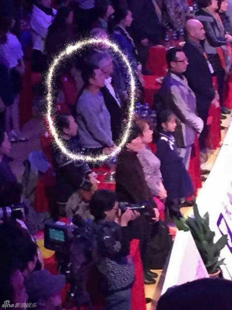 13 11:13:22 1 / 5 新浪娱乐讯 12日晚,不少上海网友称在看拉丁舞比赛