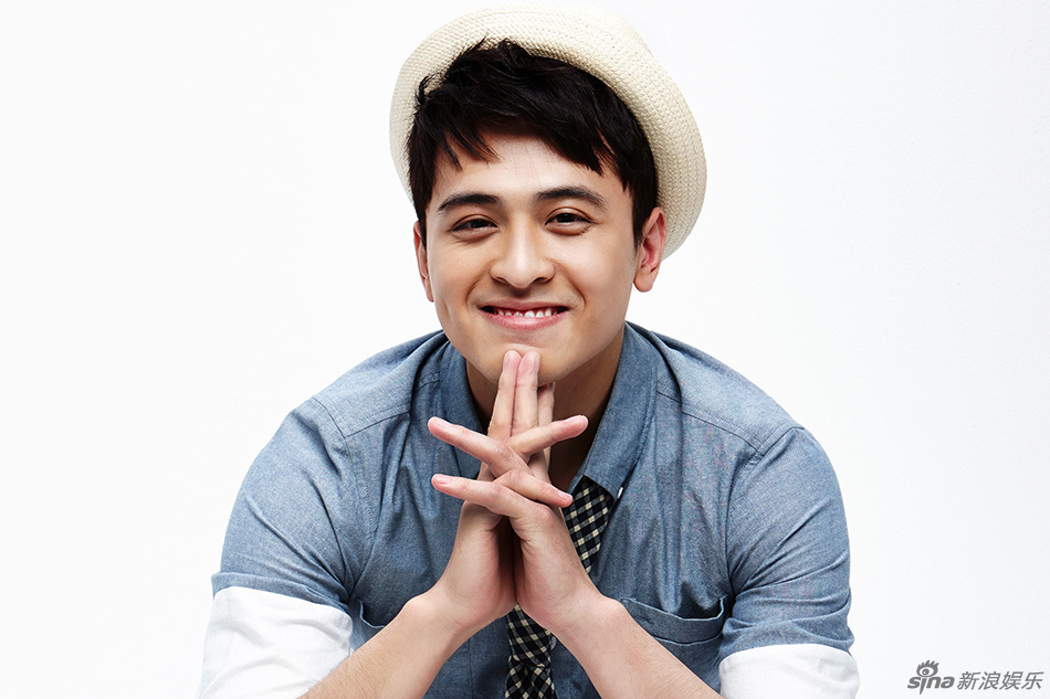 组图:清俊小生应岱臻最新写真 阳光与忧郁并存_高清图集_新浪网