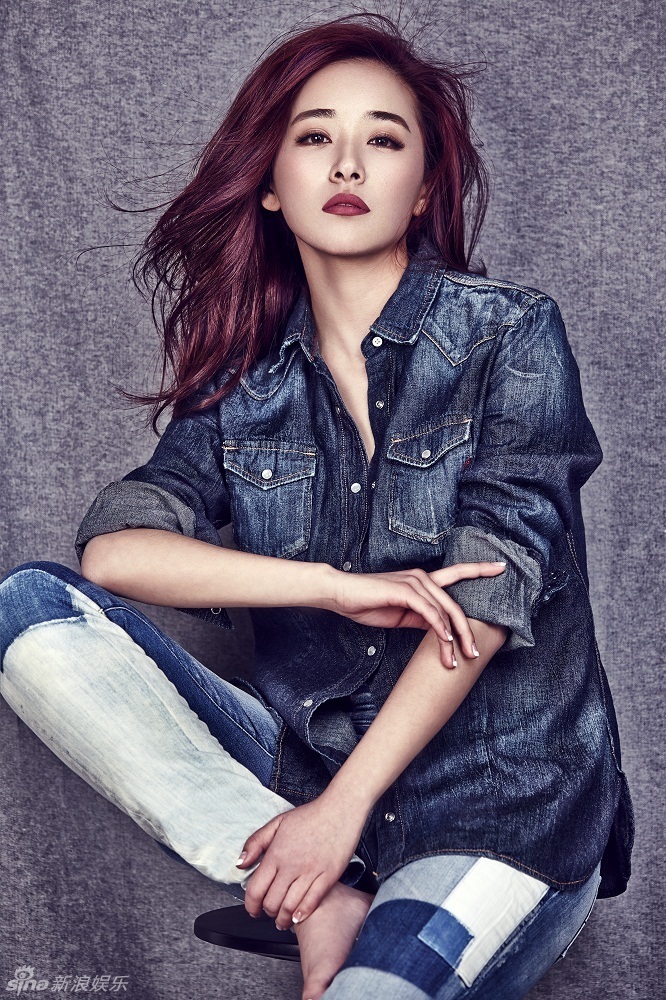阚清子曝时尚写真 牛仔装帅酷有型