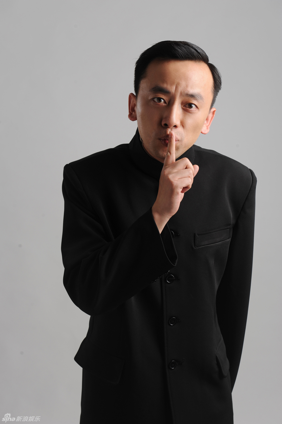 组图:宋庆中山装写真曝光 表情多变满是戏感_高清图集_新浪网