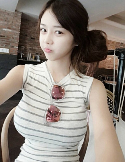 组图:韩国最胸女主播!身材太性感似充气娃娃_高清图集_新浪网