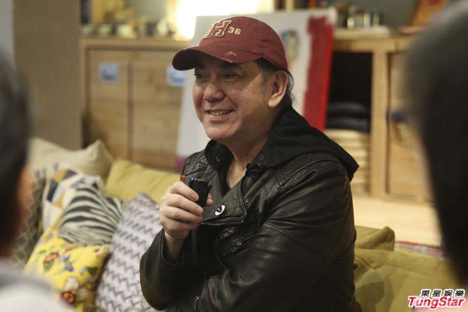 黄秋生庆祝封视帝,苏玉华搞笑献吻