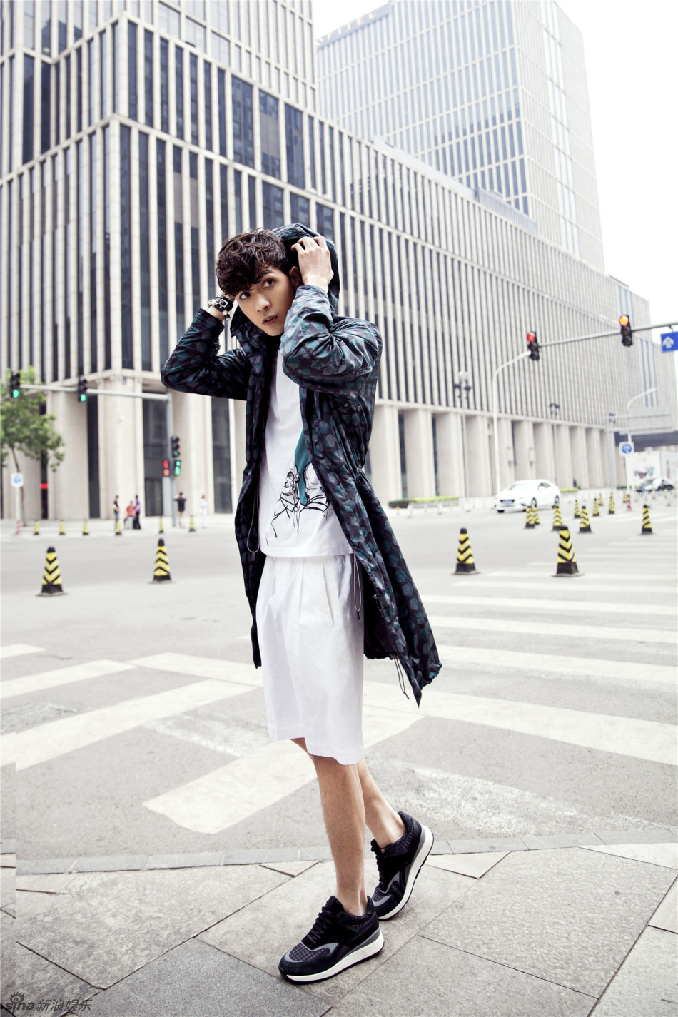 组图:任言恺清霾大片曝光 完美身材清爽自在_高清图集_新浪网