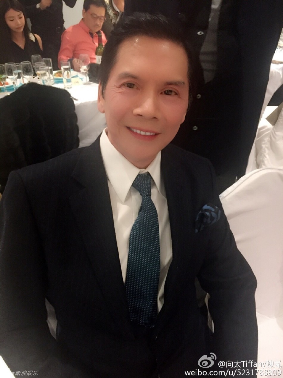 向太与向华强搂抱热吻