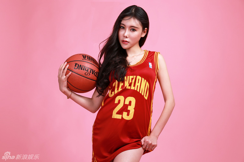 组图:校花钱晓琪曝写真 化身篮球宝贝大秀美腿_高清图集_新浪网