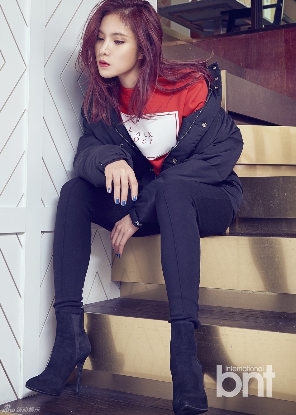 新浪娱乐讯 韩国歌手gummy携手bntnews拍摄了一组时尚写真,休闲运动装