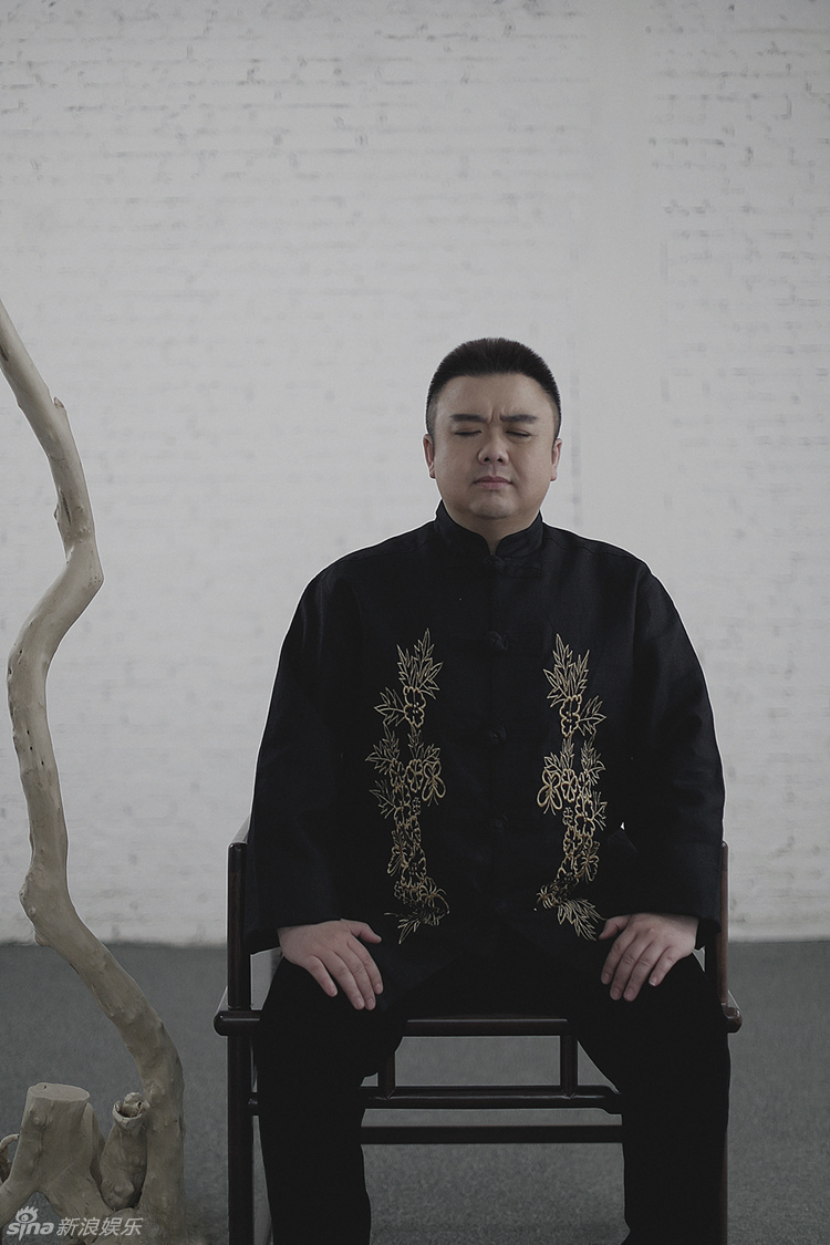 组图:杨大鹏曝光最新写真 轻松自然文艺气质_高清图集_新浪网