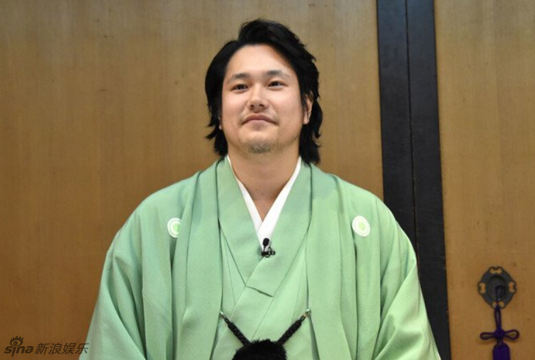 大叔你谁?l变xxxl 松山健一爆肥现双下巴