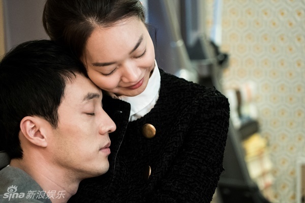 组图:《venus》申敏儿坐苏志燮大腿 贴身抱抱