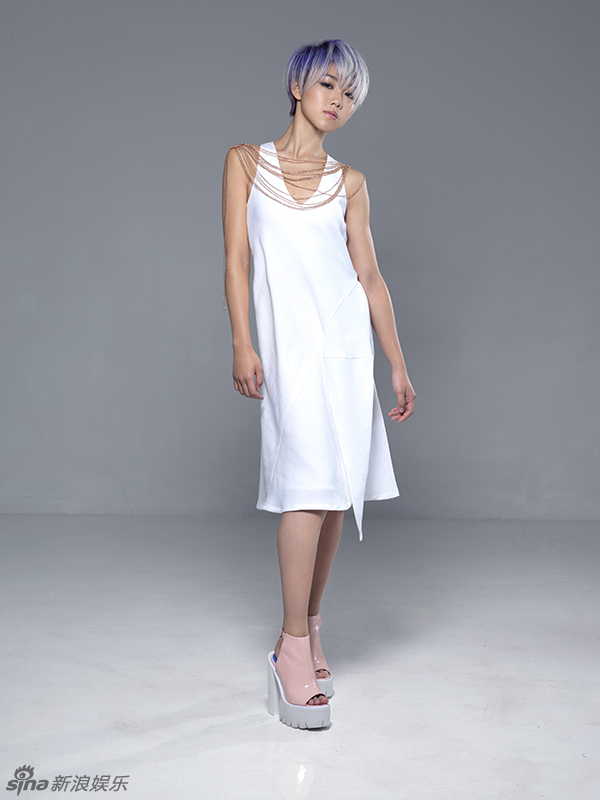 组图:颜卓灵曝紫发写真 眼神凌厉气场爆棚_高清图集_新浪网