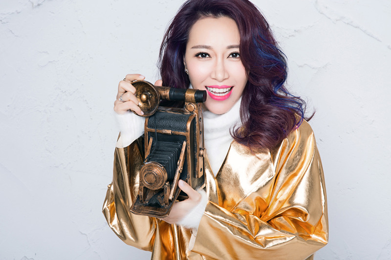 组图:金池曝光金色圣诞大片 显鬼马俏皮一面_高清图集_新浪网