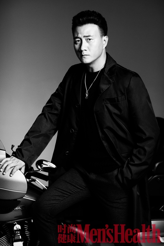 组图:胡军曝圣诞机车大片 硬汉路上的骑士精神_高清图集_新浪网