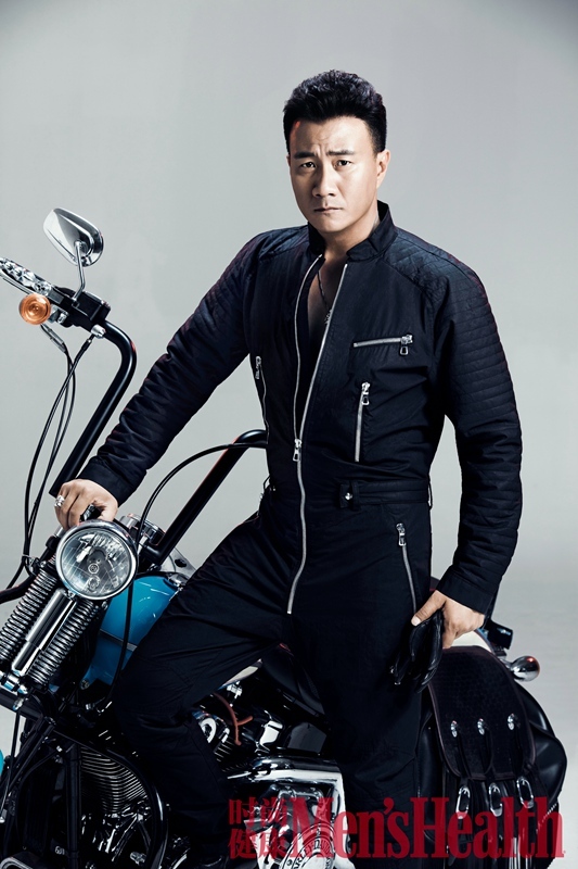 组图:胡军曝圣诞机车大片 硬汉路上的骑士精神_高清图集_新浪网