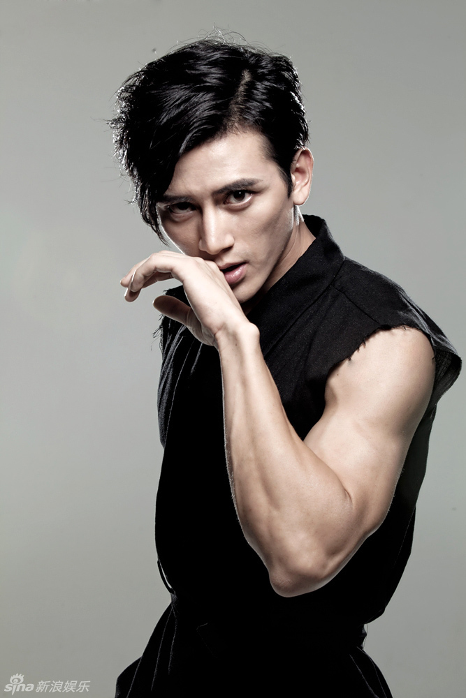 组图:孙祖君曝功夫写真 眼神坚毅透硬汉气息_高清图集_新浪网
