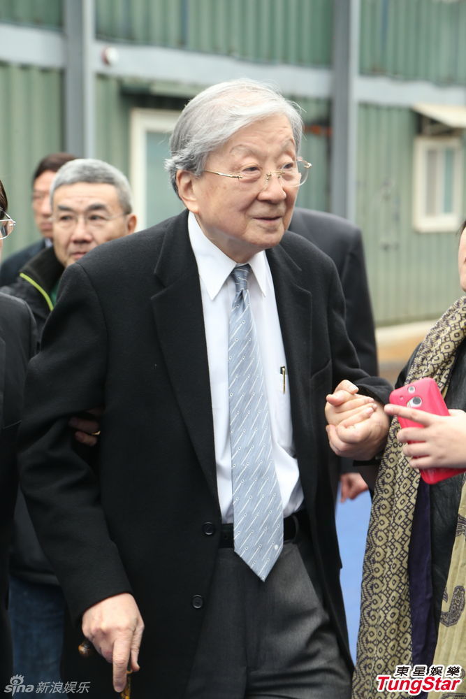 组图:柯俊雄追思会今举办 李行甄珍到场纪念_高清图集_新浪网