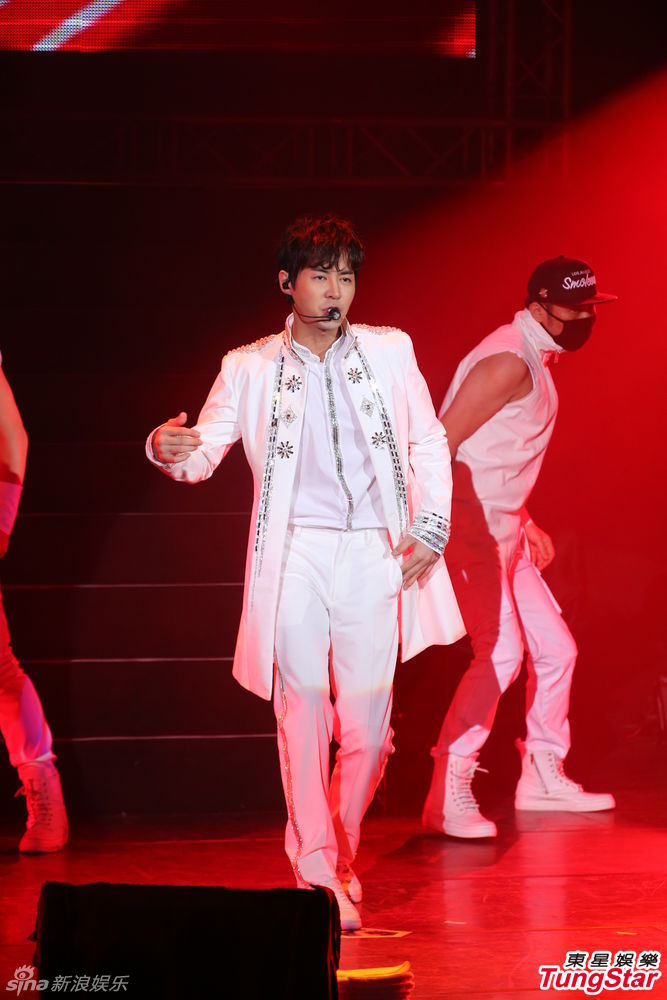 组图:神话junjin登台嗨唱 向粉丝自侃有"男友"_高清图集_新浪网