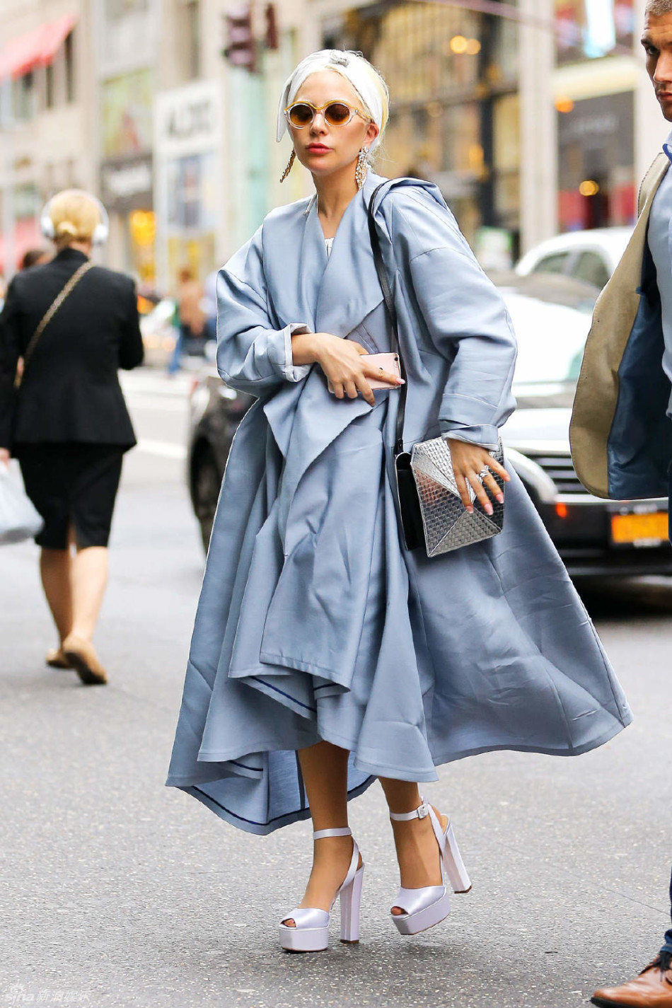 组图:ladygaga纽约街拍走高冷御姐风_高清图集_新浪网