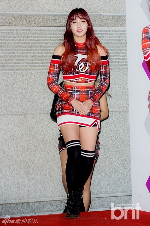 韩女团twice亮相sbs歌谣大战 大腿粗壮脸很小_高清图集_新浪网