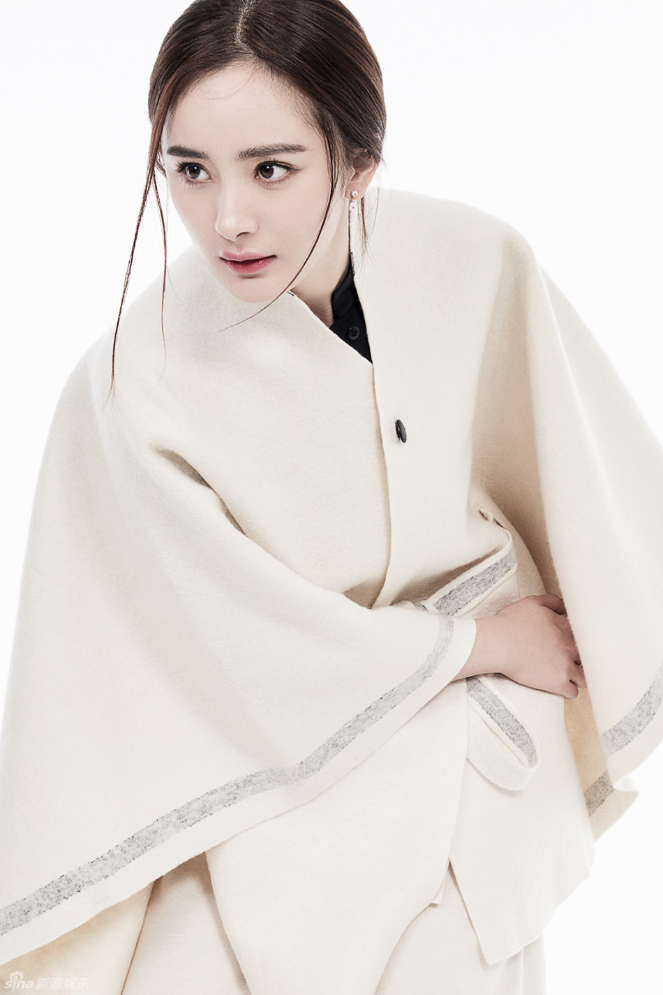 能载250吨导弹飞驰 森碟变滑板少女 腿长笑容灿烂 继续左滑进入下一