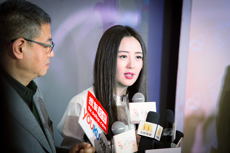 组图:杨童舒清新助阵慈善活动 年底为公益助力_高清图集_新浪网