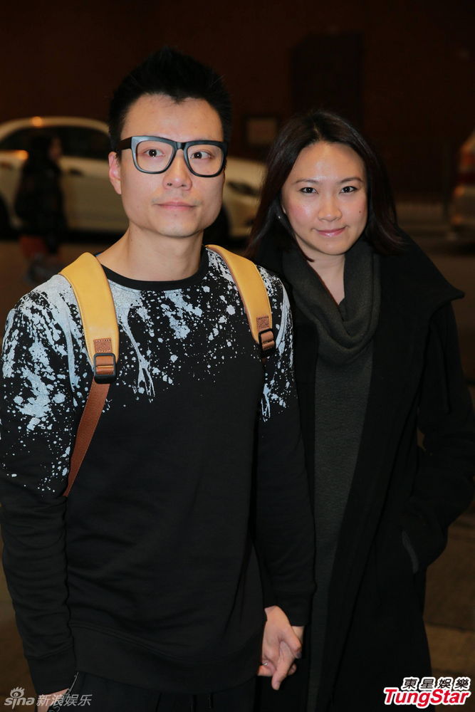 新浪娱乐讯 黄宗泽父亲黄广义早前因肺癌离世,12月30日于红磡世界