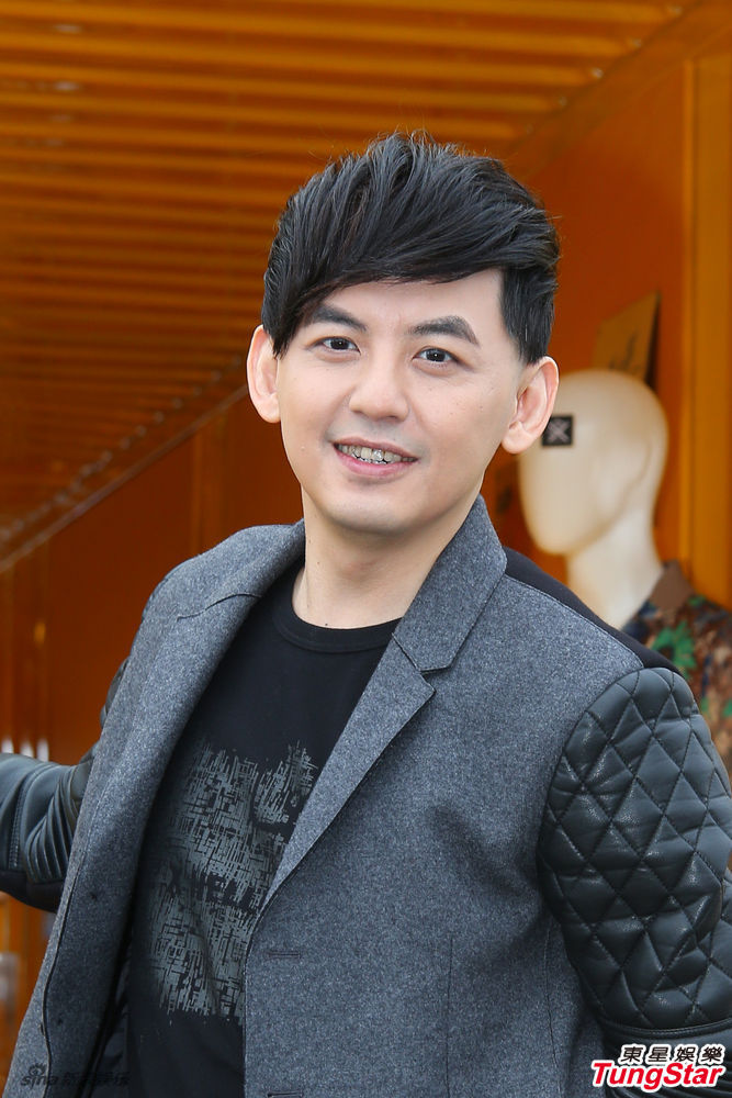 31 15:27:15 1 / 6 新浪娱乐讯 30日,黄子佼现身个人策展货柜,谈起