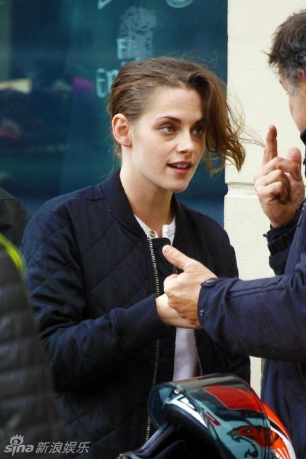 1 / 4 新浪娱乐讯 克里斯汀-斯图尔特(kristen stewart)日前出席某