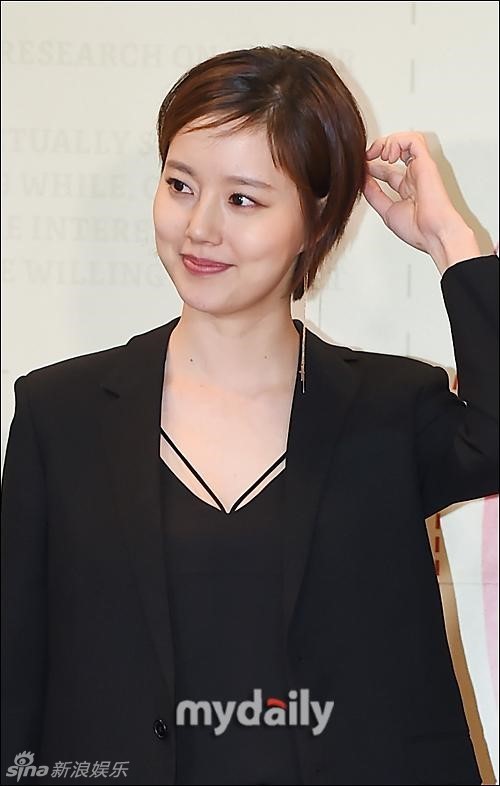 组图:《那天的氛围》试映 文彩元短发显脸圆