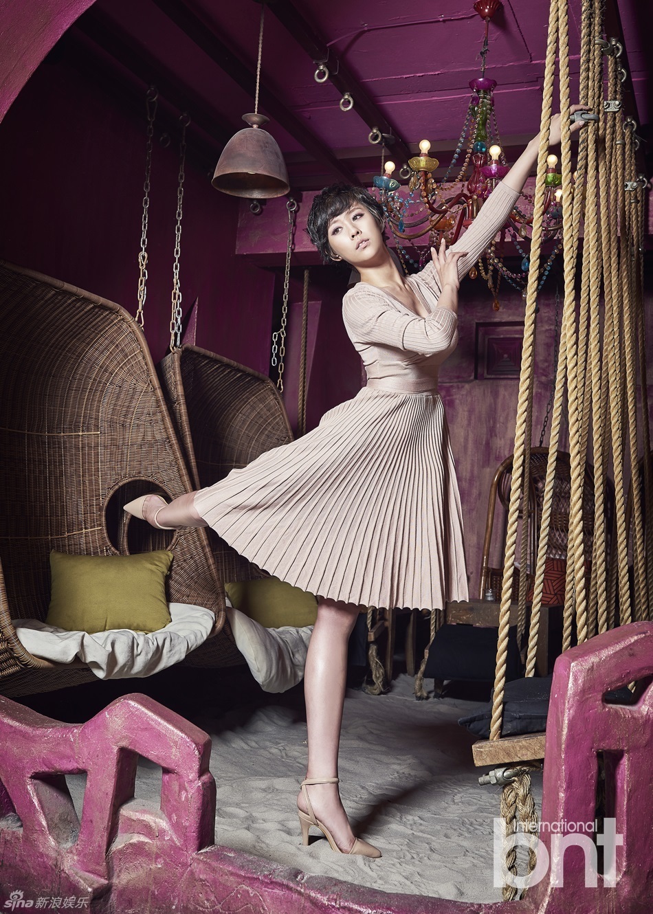 组图:韩星stephanie拍写真 s曲线演绎中性美_高清图集_新浪网