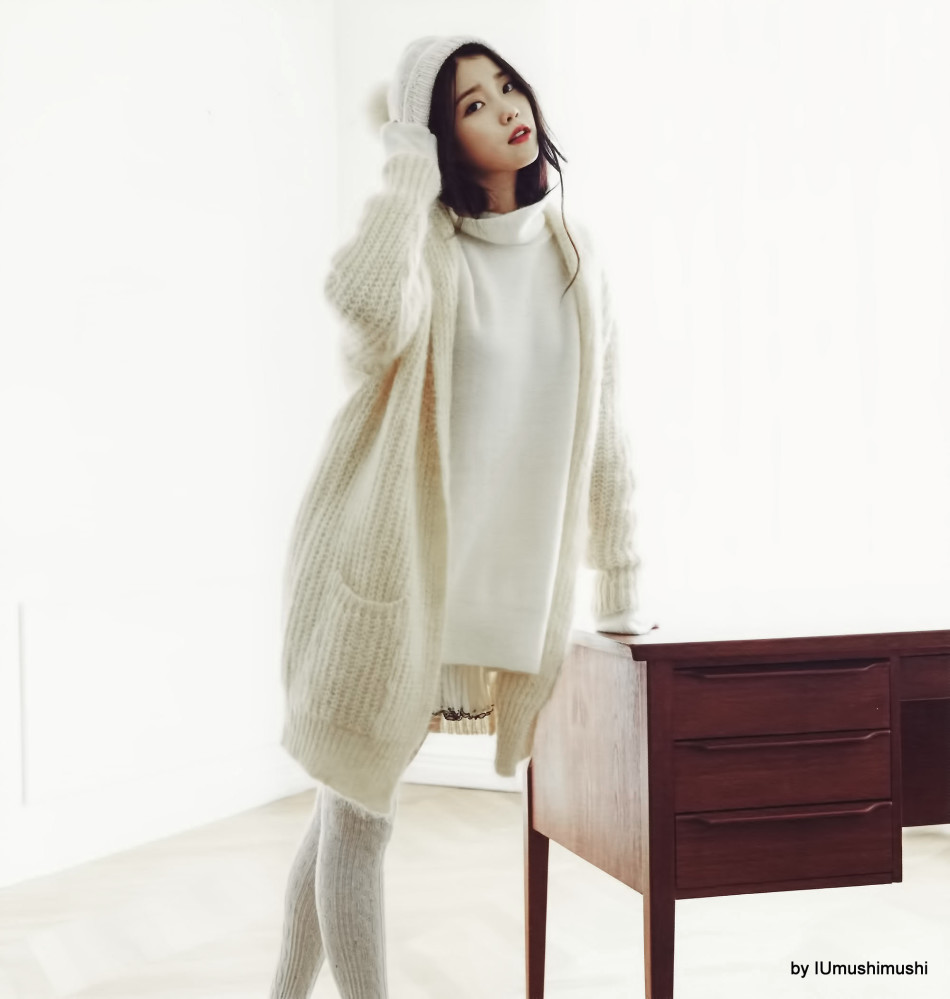 iu台历美图曝光 知性优雅甜美可爱