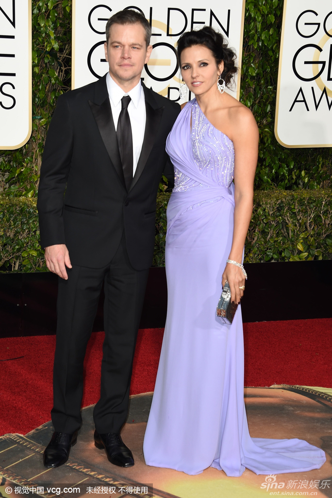 组图:马特达蒙携妻金球奖秀恩爱 红毯亲密揽腰_高清图集_新浪网